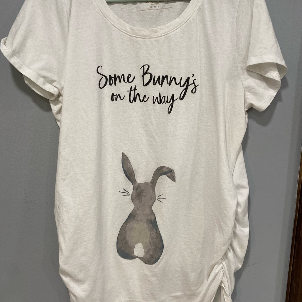 Motherhood Maternity “Some Bunny’s on the Way” white w- Bunny graphic size XL